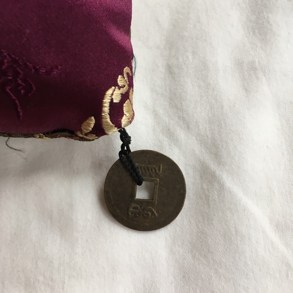 Collectible pillow Shipibo Butterfly Chinese coins - Picture 3 of 8